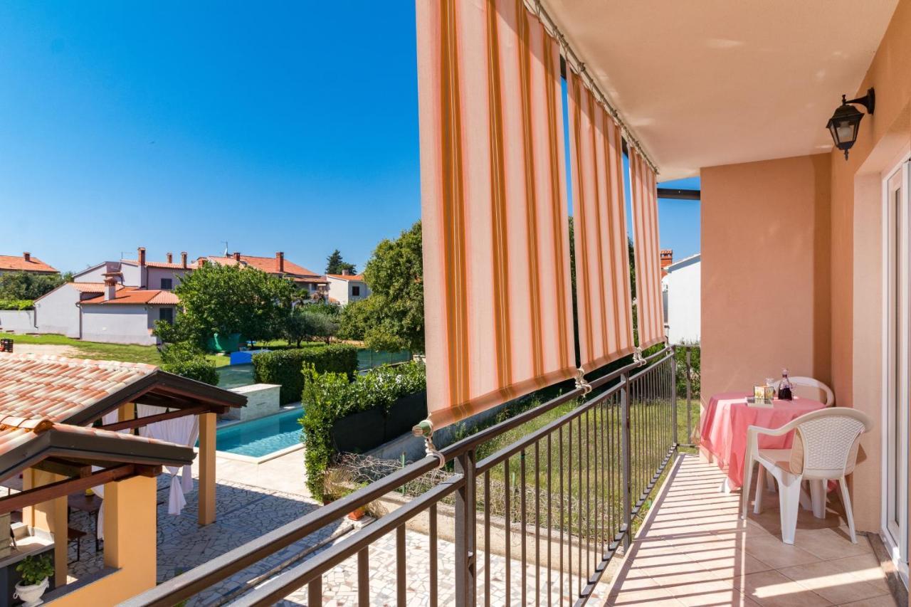 Apartments Kenđel Fažana Buitenkant foto